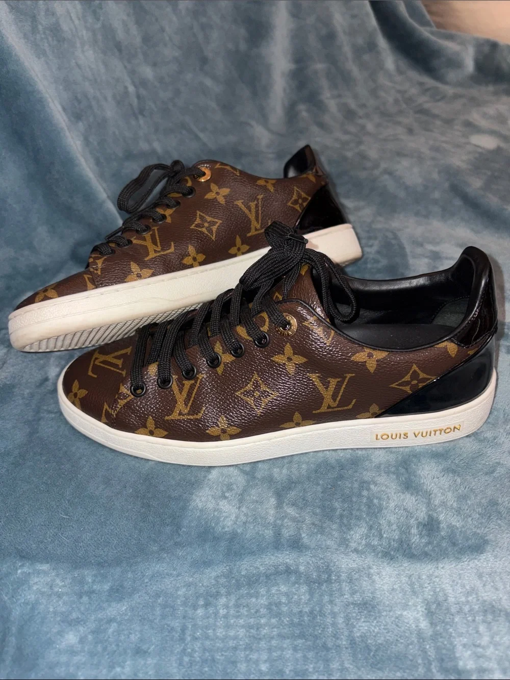 Louis Vuitton Auth Front Row Womens sneakers.